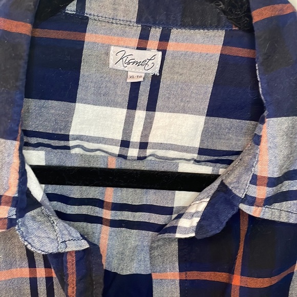 Plaid light weight 100% cotton button down - Picture 2 of 3